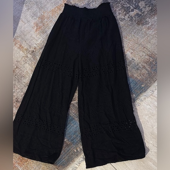 Alice + Olivia Black Wide-Leg Lace Pants - Picture 3 of 5